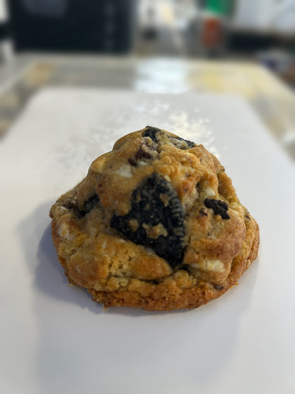 Chocolate Chip Cookies N Cream Cookie